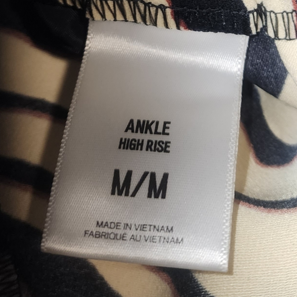 Express Black and Cream Zebra Print Cropped Pants - Picture 3 of 10